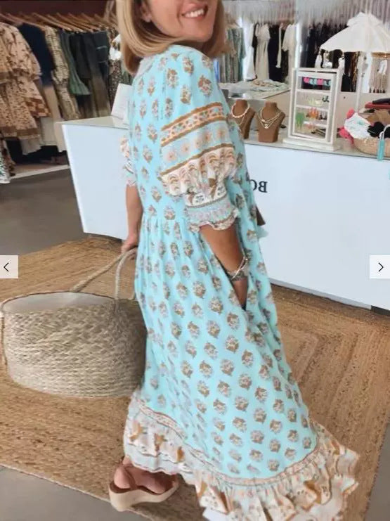Robe Tendance à Col en V – Style Bohème et Coupe Flatteuse